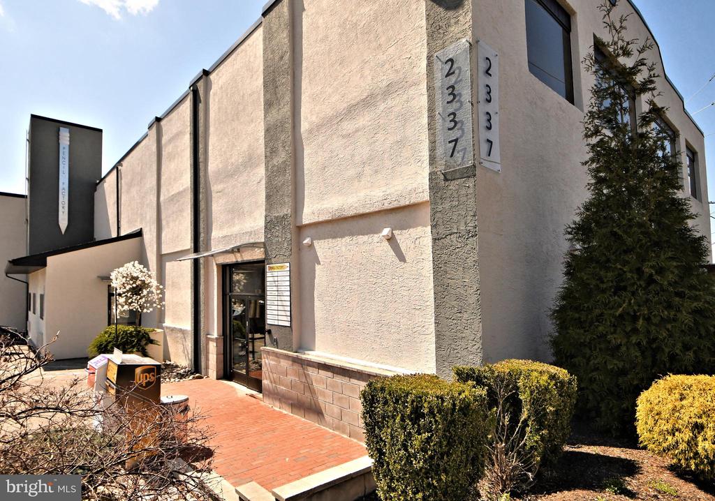 2337 PHILMONT AVENUE Unit: 101