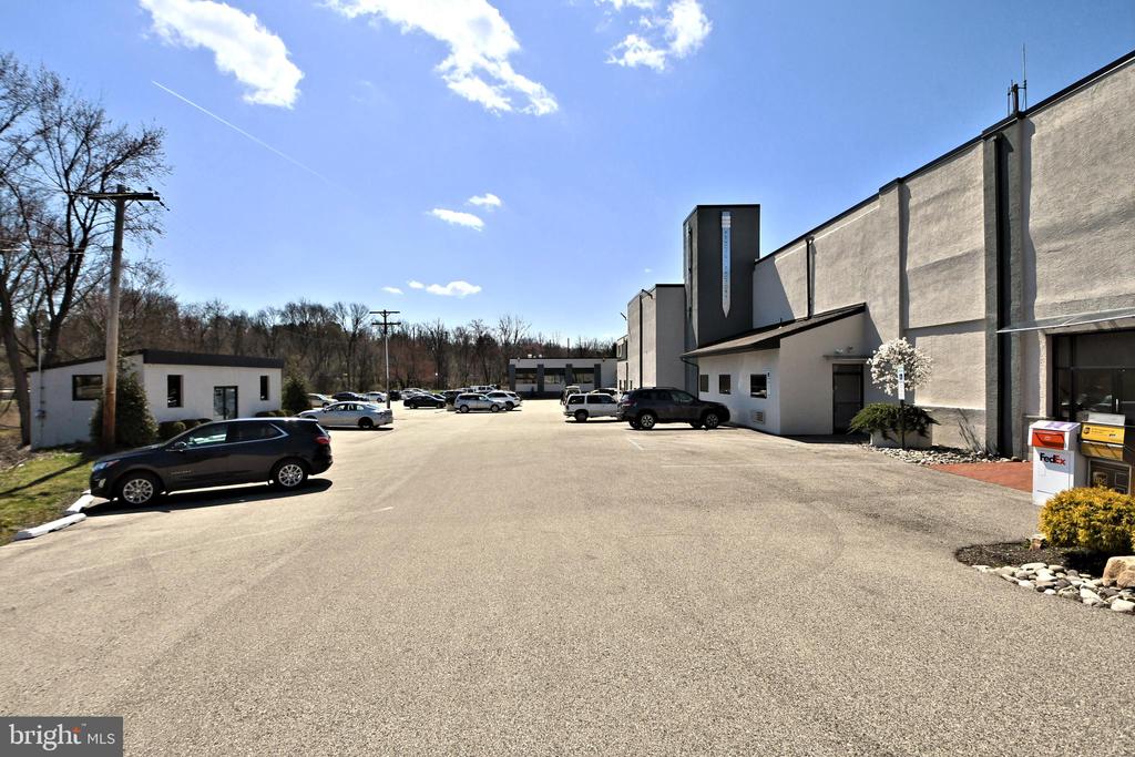 2337 PHILMONT AVENUE Unit: 109
