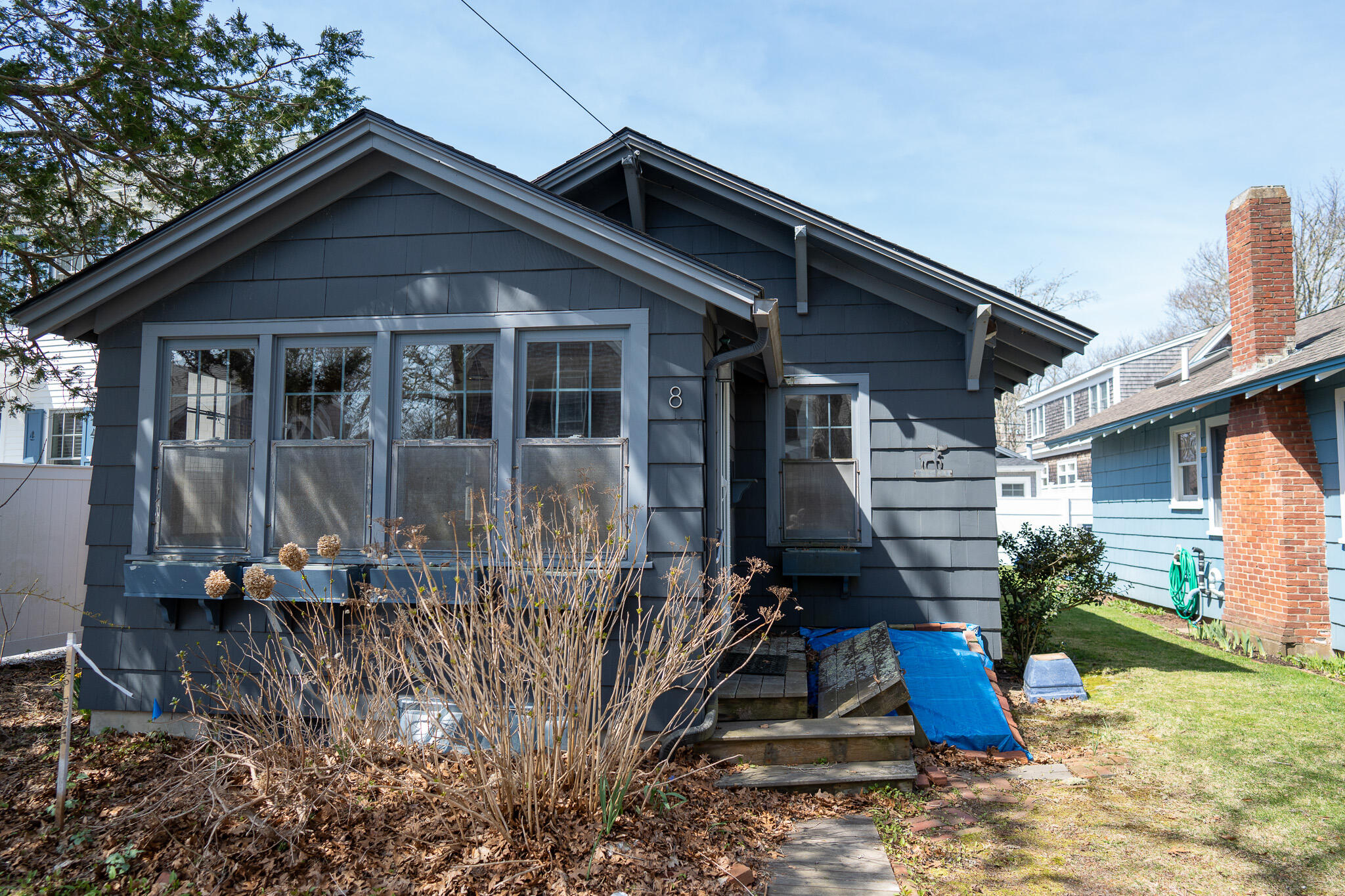 8 Essex Place