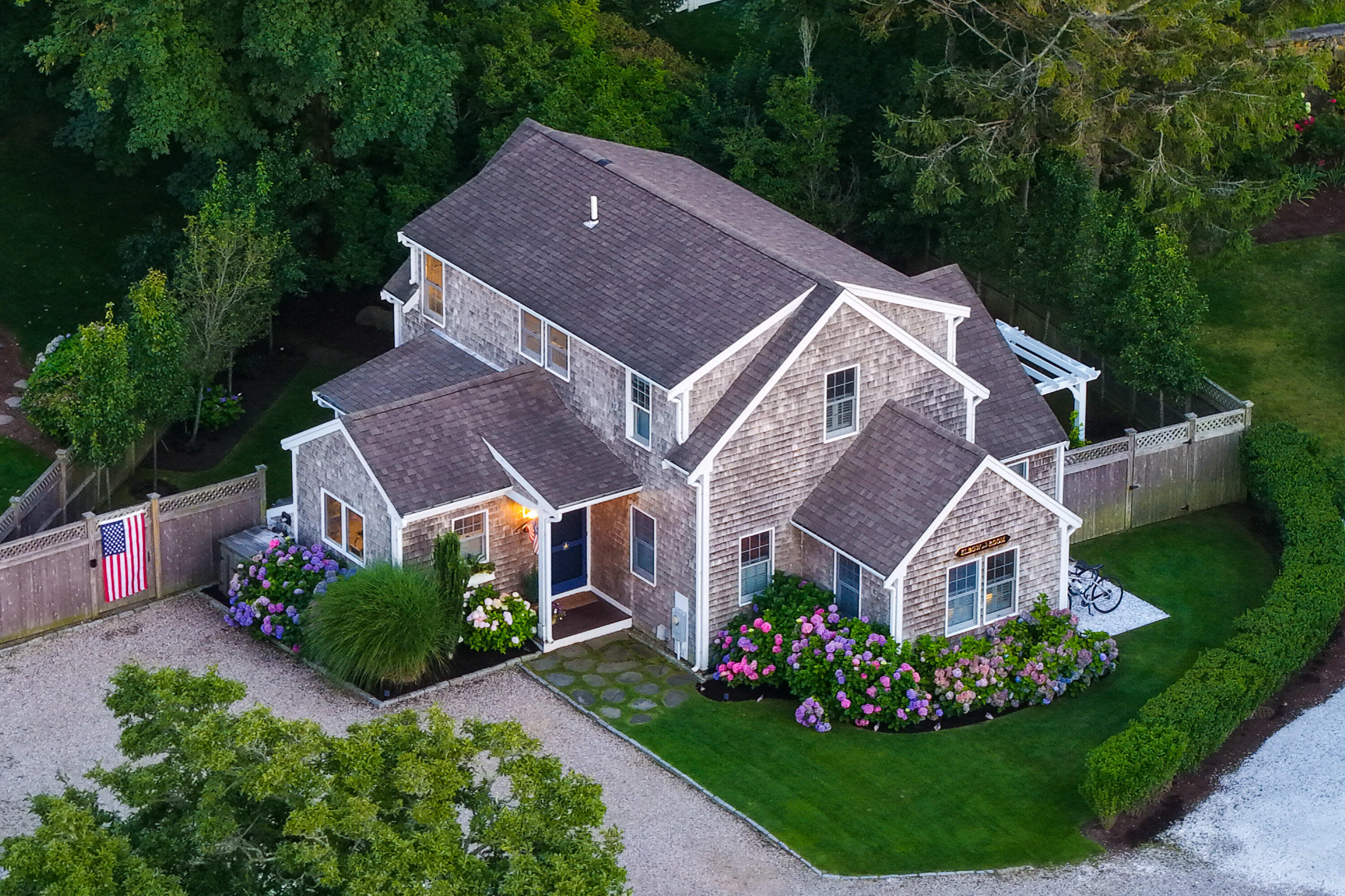 10 Kingsbury Way