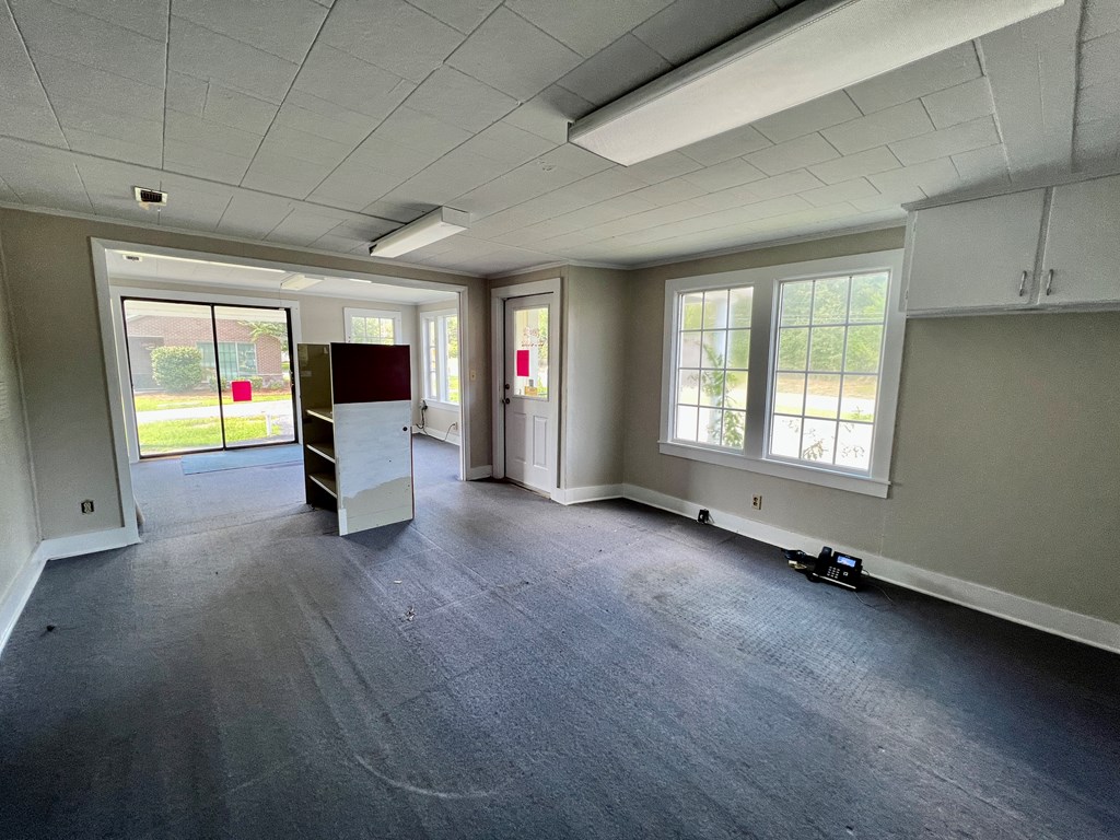 307 W Maple Avenue