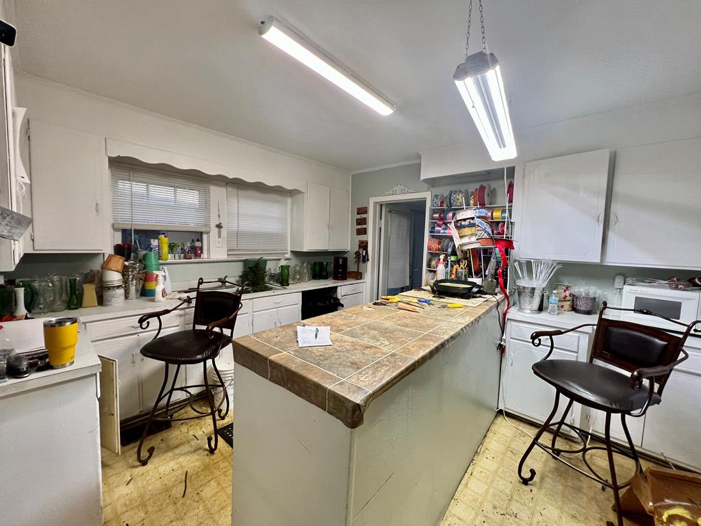 207 W W Main St