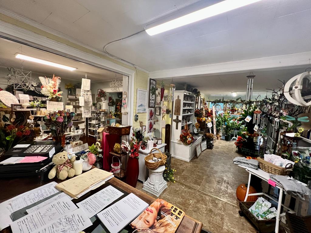 207 W W Main St