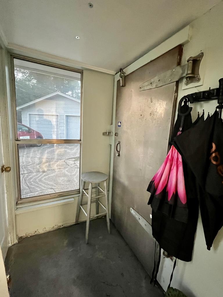 207 W W Main St