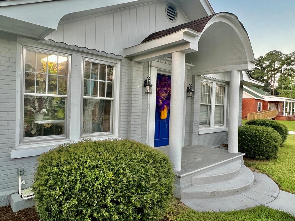 207 W W Main St