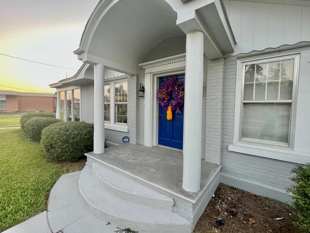 207 W W Main St
