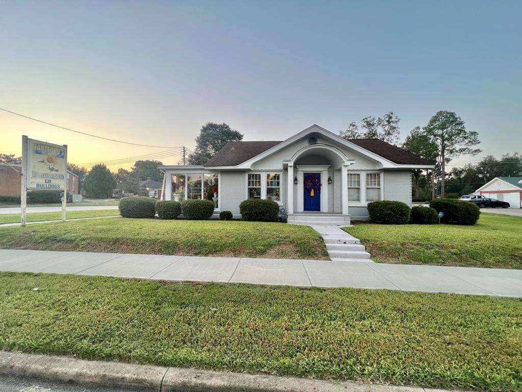 207 W W Main St