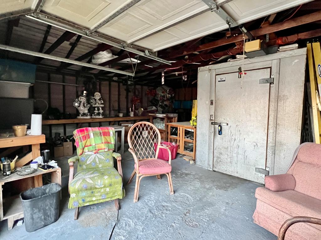 207 W W Main St