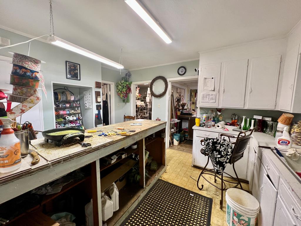 207 W W Main St