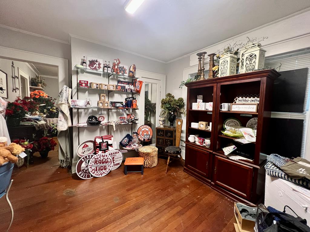 207 W W Main St