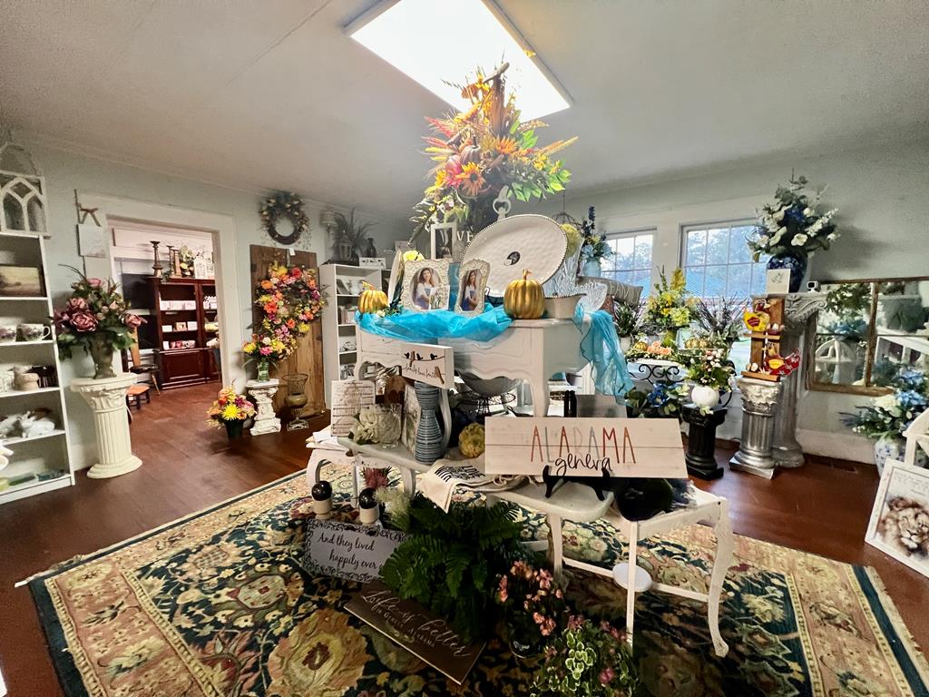 207 W W Main St