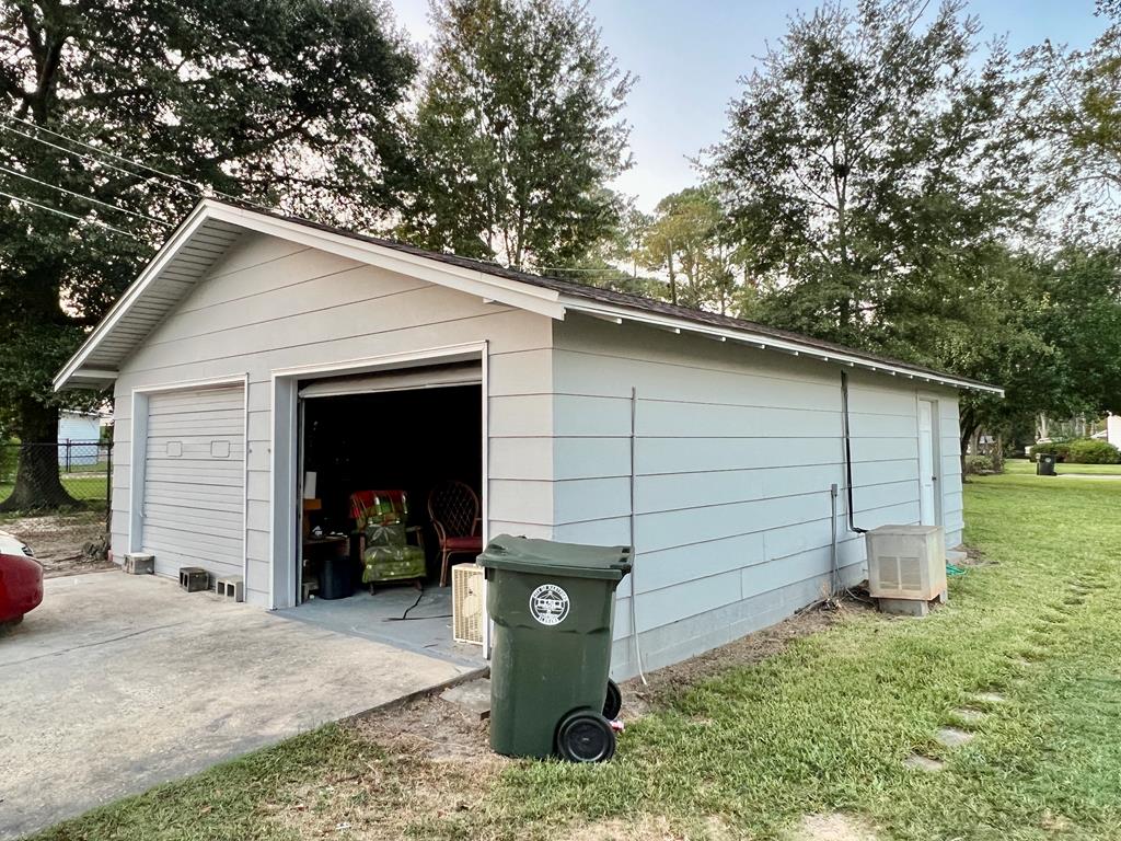 207 W W Main St