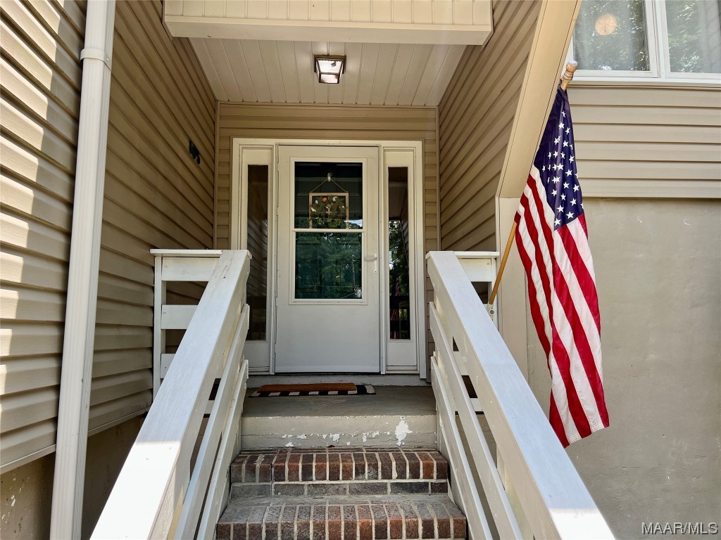 105 Comanche Court
