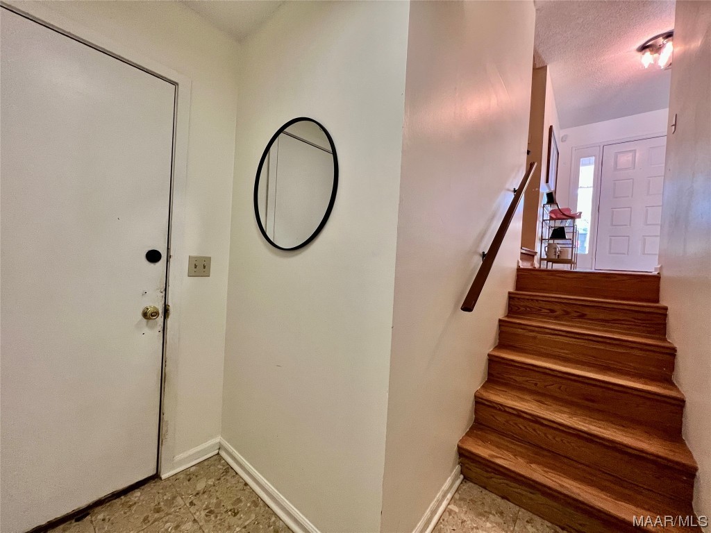 105 Comanche Court
