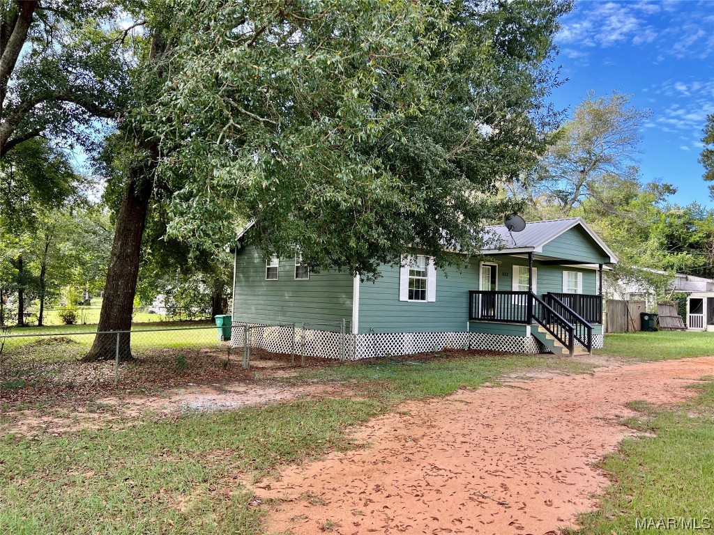882 N Highway 123 .