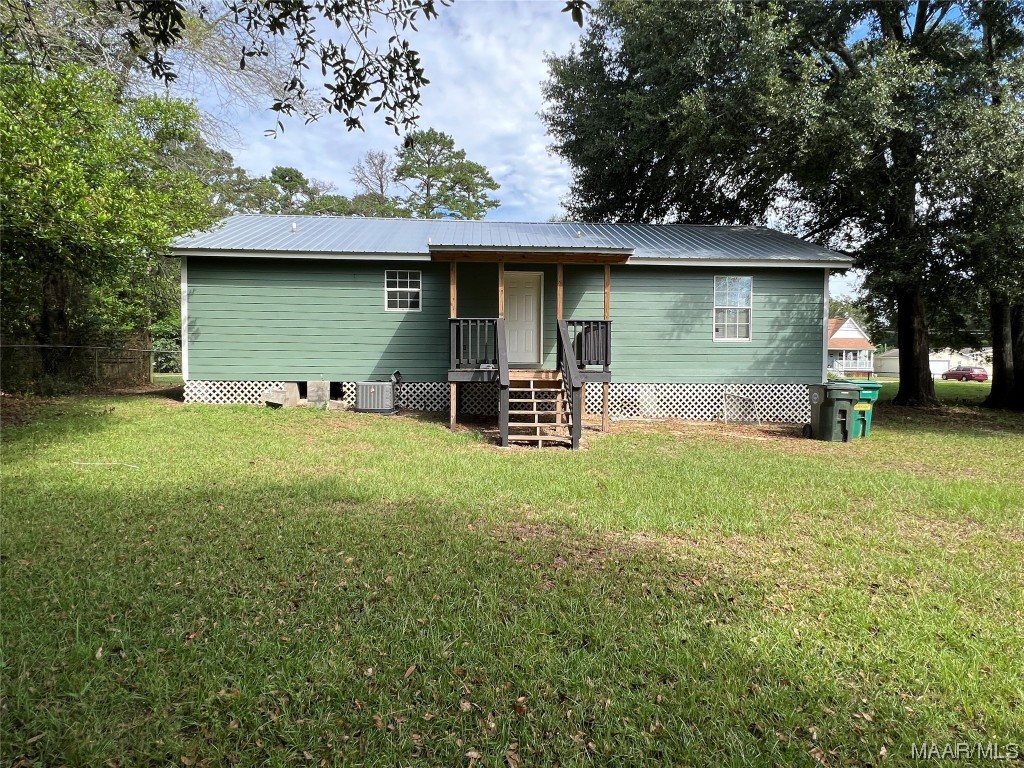 882 N Highway 123 .