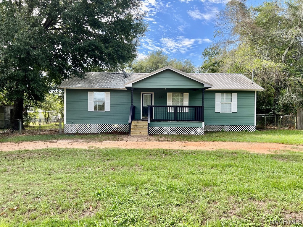 882 N Highway 123 .