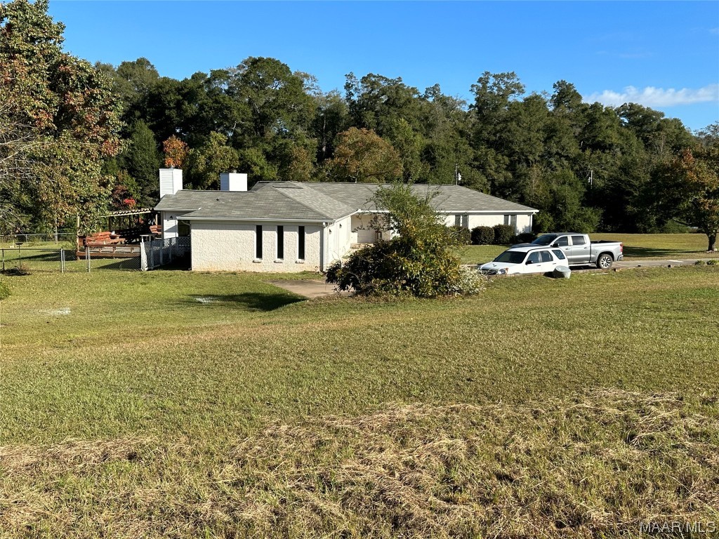 2571 N Highway 123 .