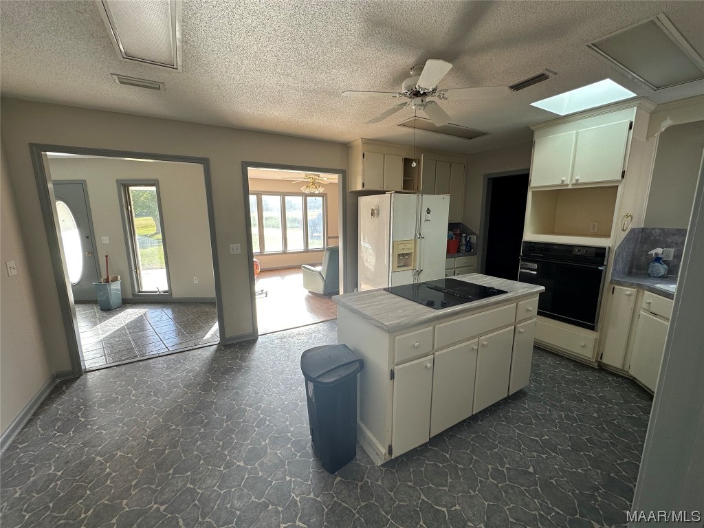 2571 N Highway 123 .