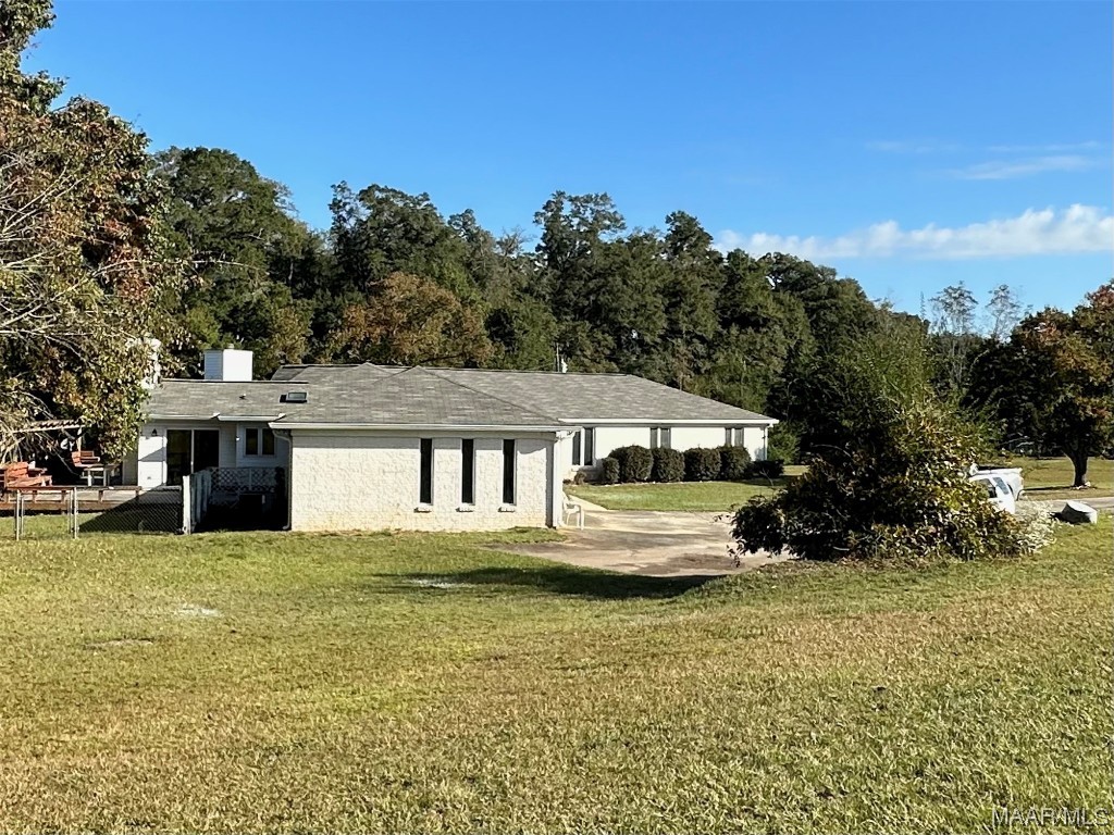 2571 N Highway 123 .