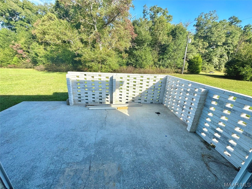 2571 N Highway 123 .