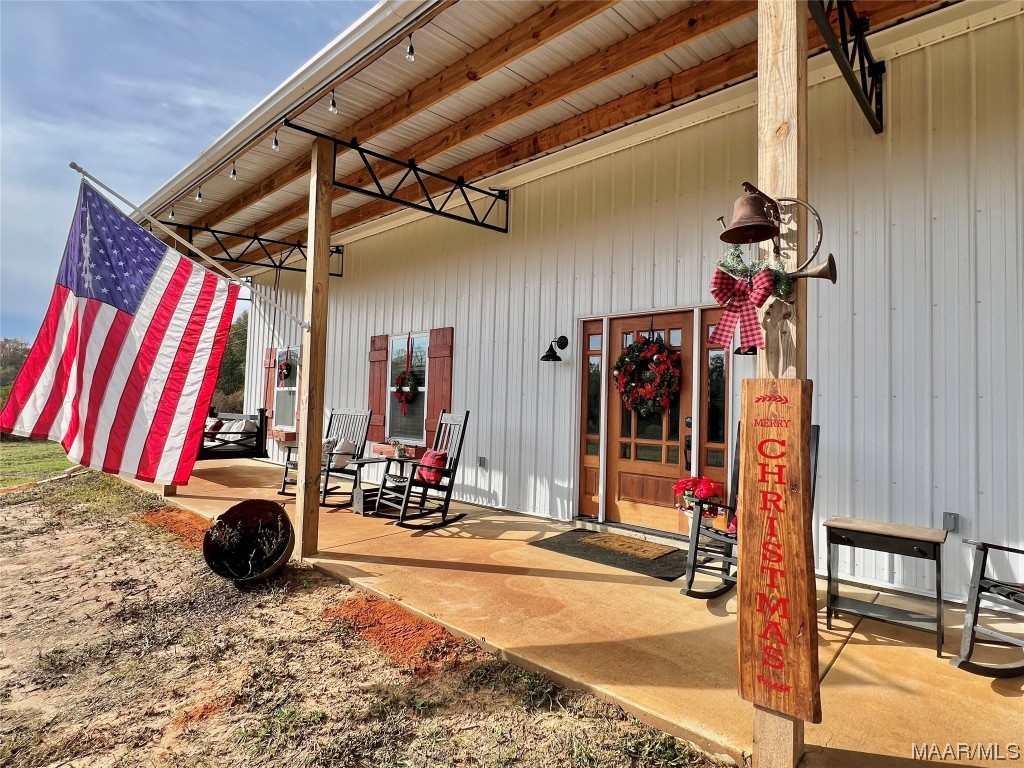 1112 Chestnutt Road