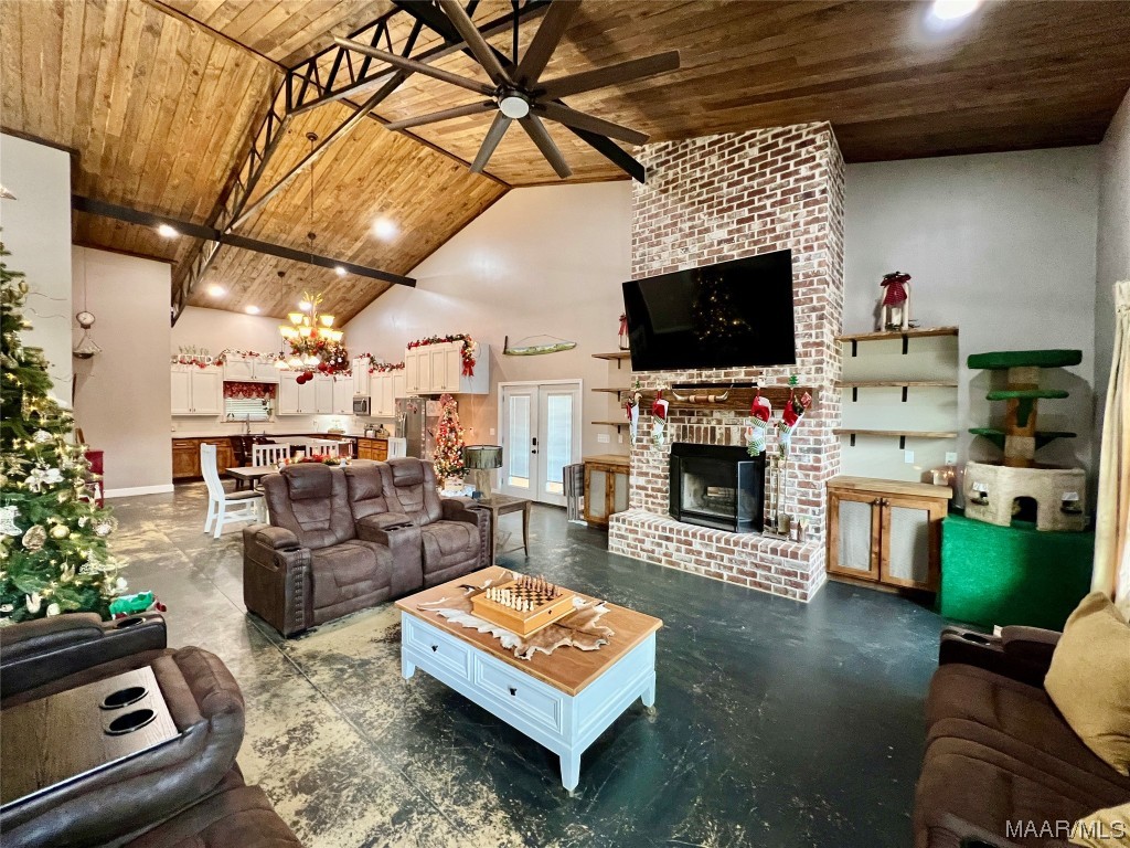 1112 Chestnutt Road