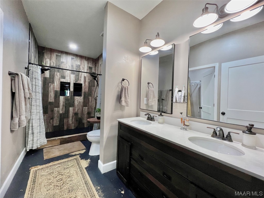 1112 Chestnutt Road