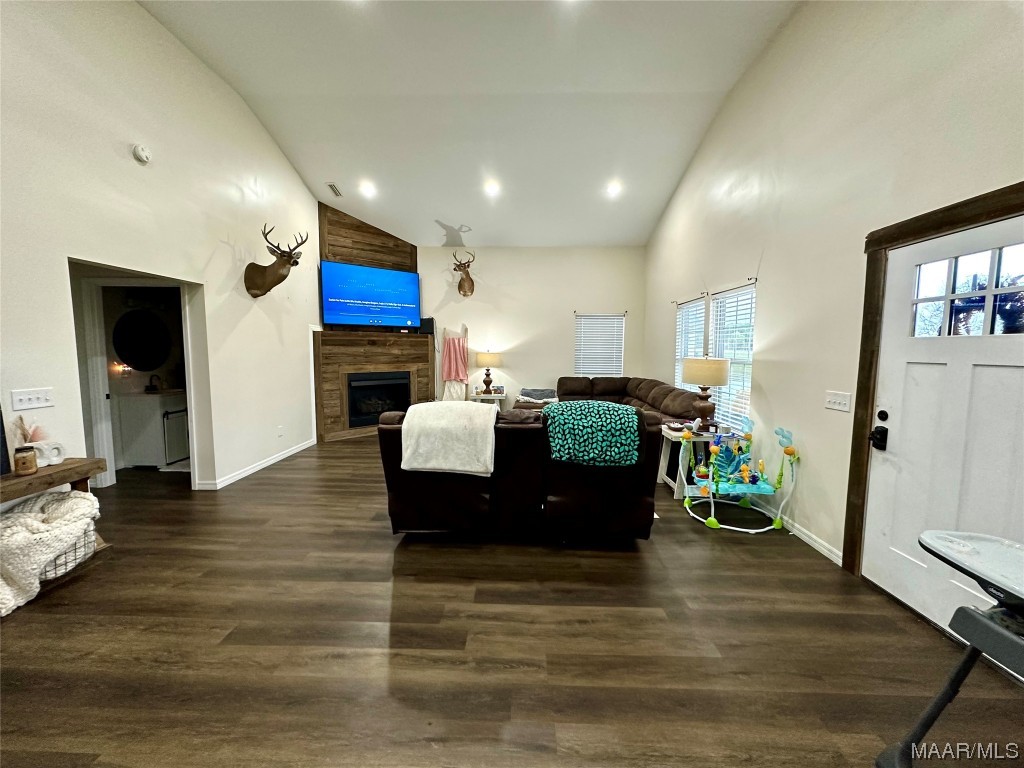 6583 E State Highway 52 .
