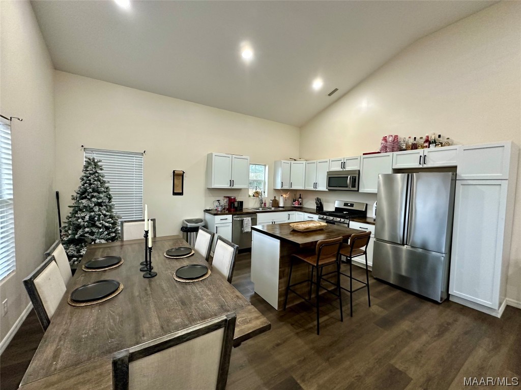 6583 E State Highway 52 .