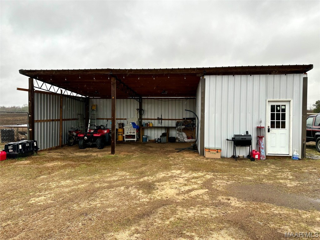 6583 E State Highway 52 .
