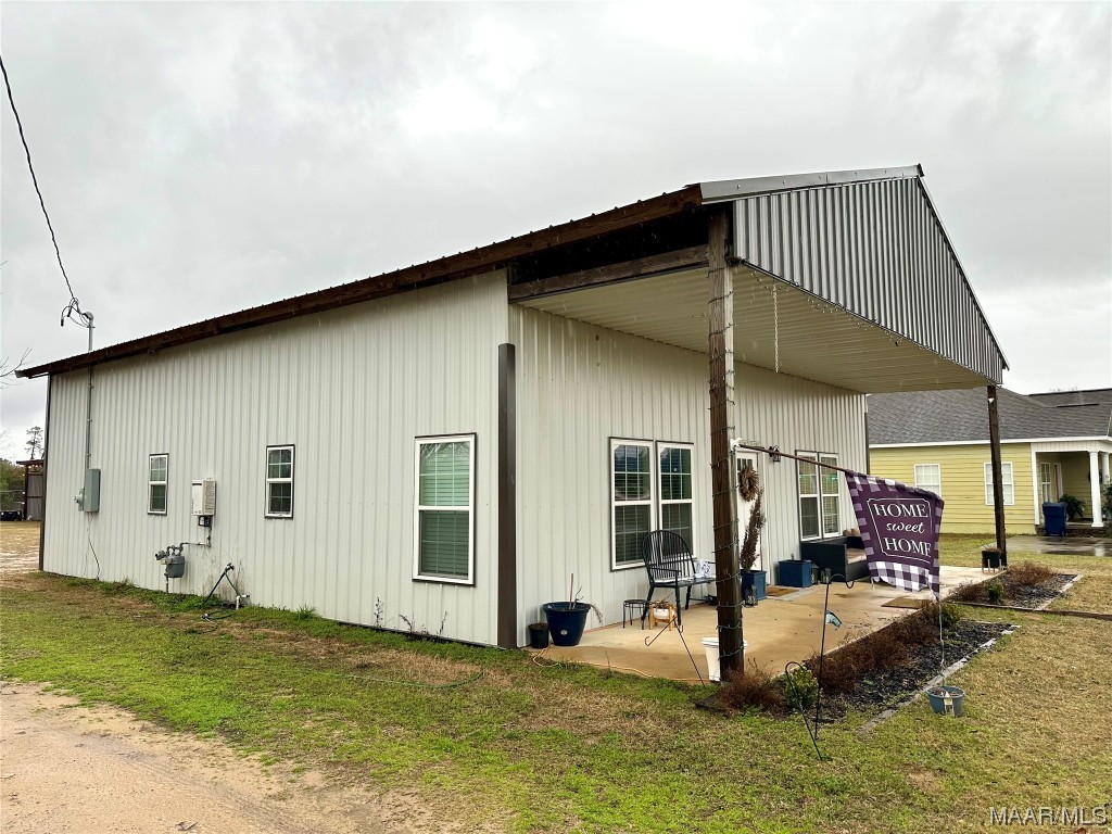 6583 E State Highway 52 .