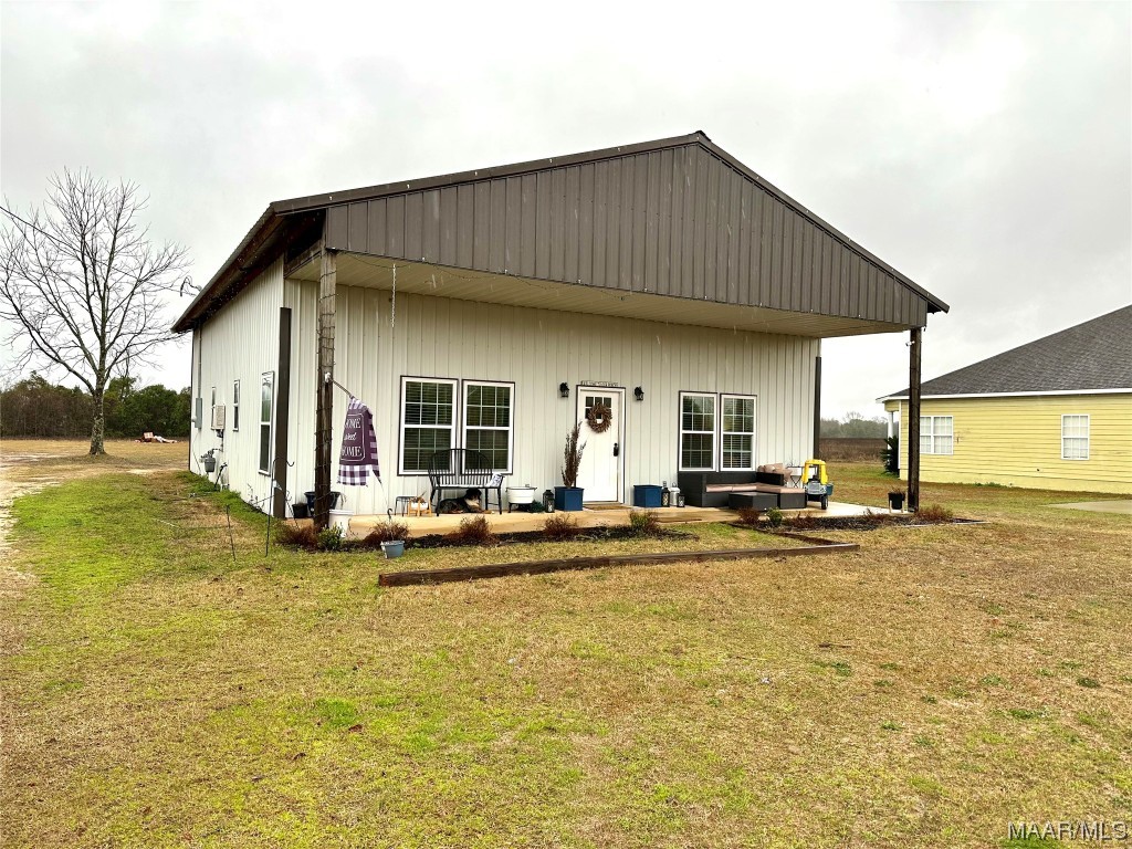 6583 E State Highway 52 .
