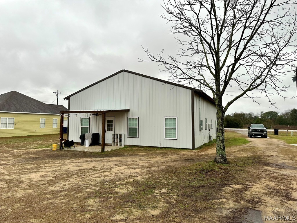 6583 E State Highway 52 .