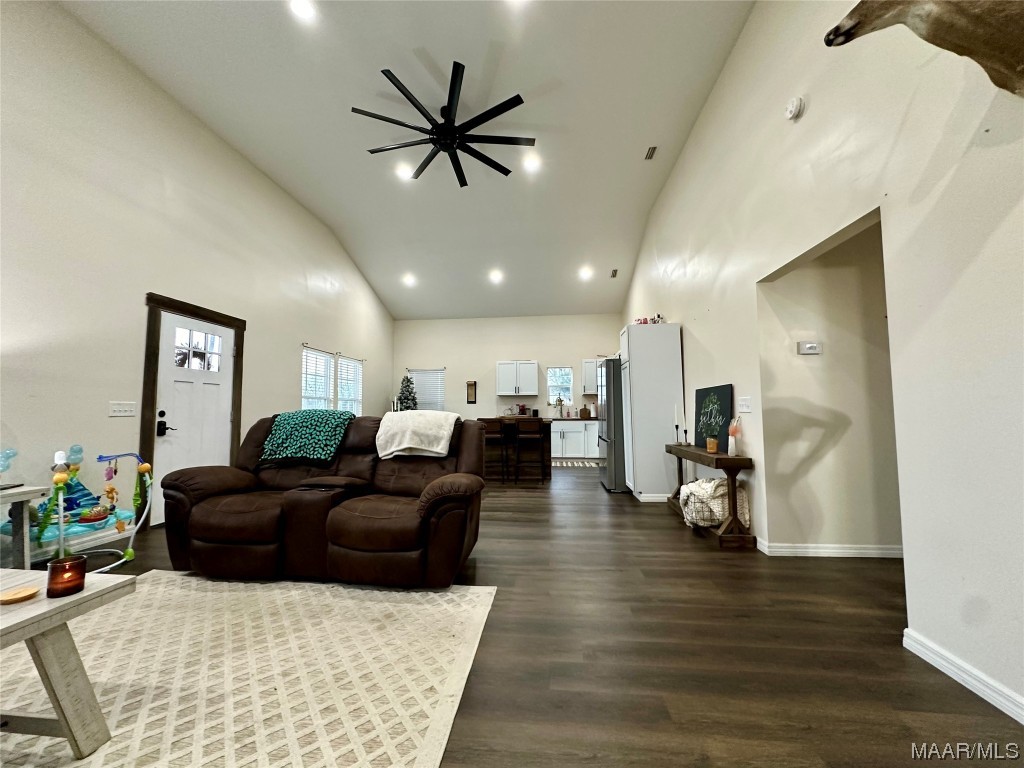 6583 E State Highway 52 .