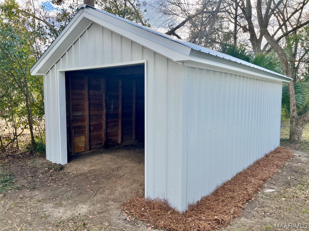 173 N Harris Avenue