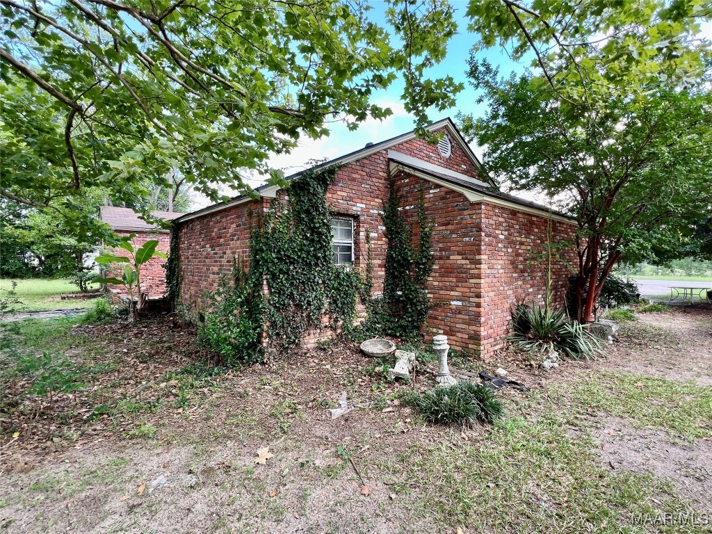 6537 E State Highway 52 .