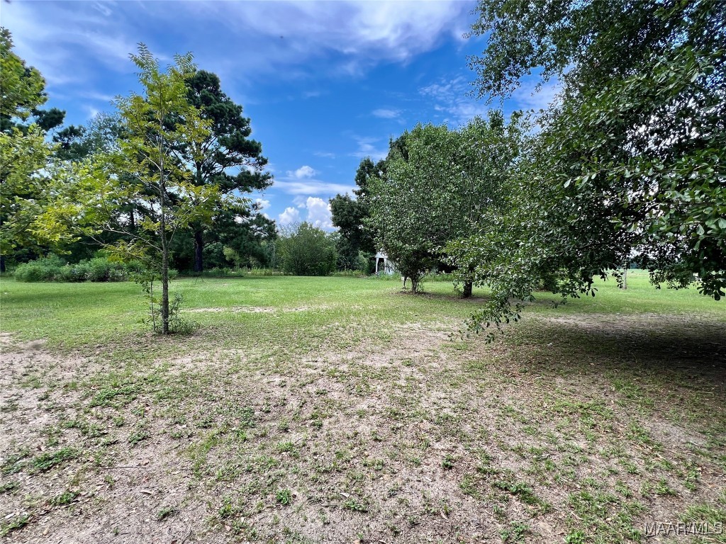 6537 E State Highway 52 .