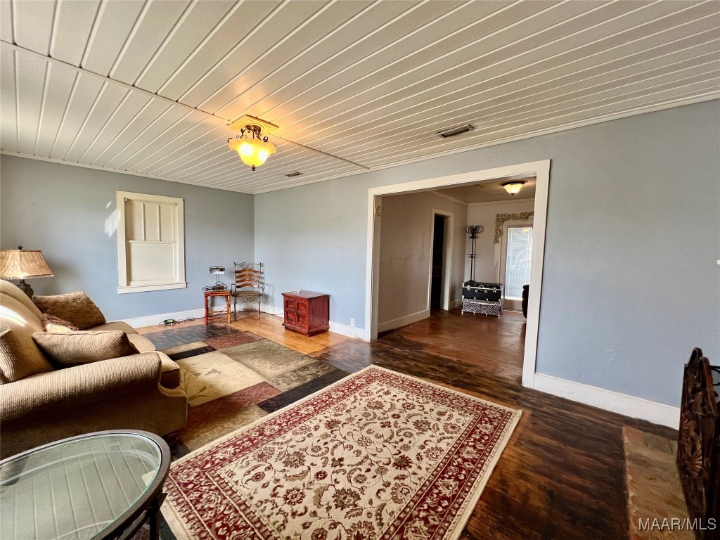 6537 E State Highway 52 .