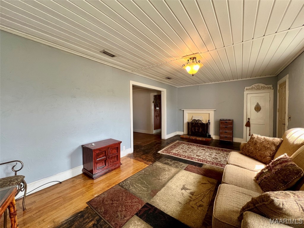 6537 E State Highway 52 .