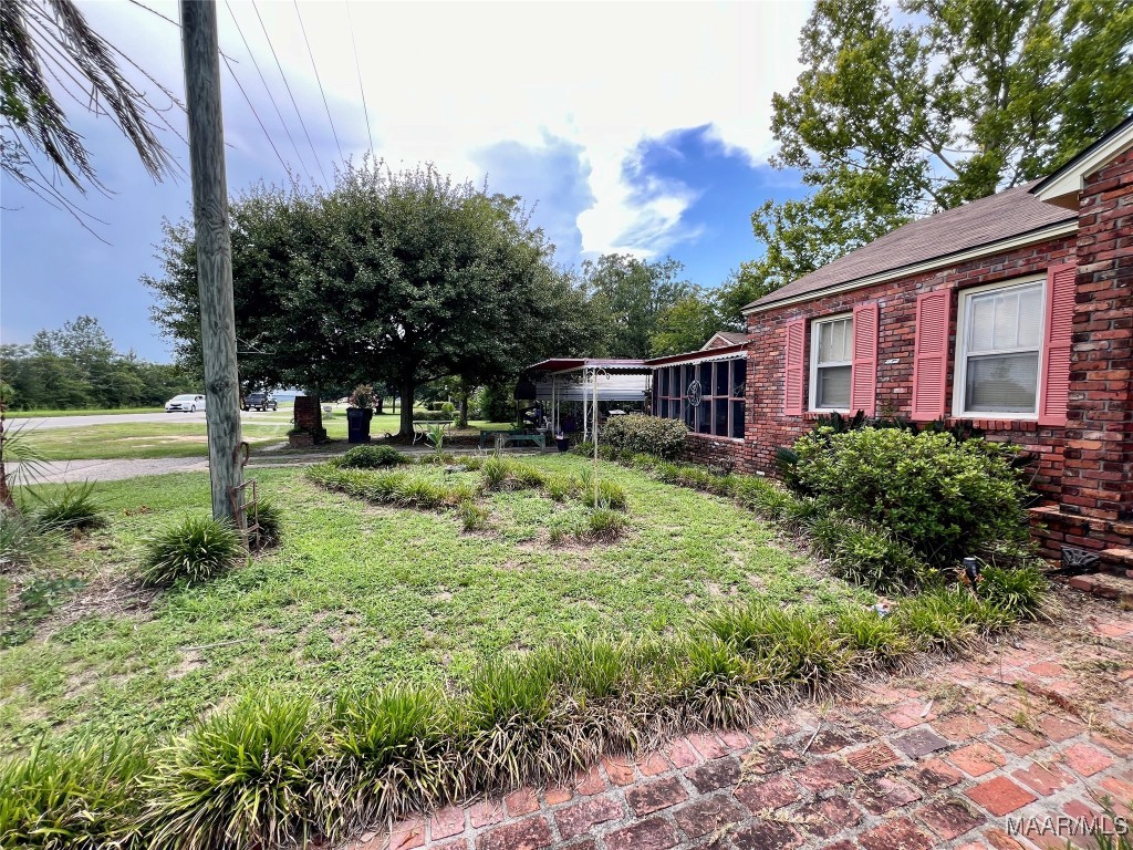 6537 E State Highway 52 .