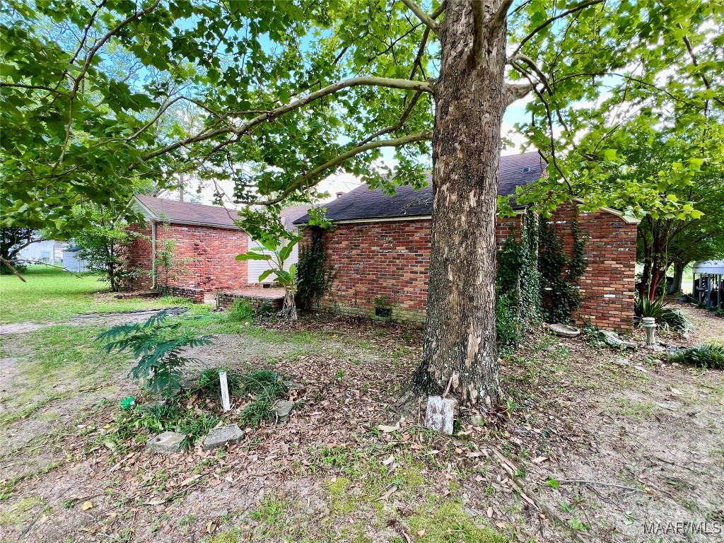 6537 E State Highway 52 .