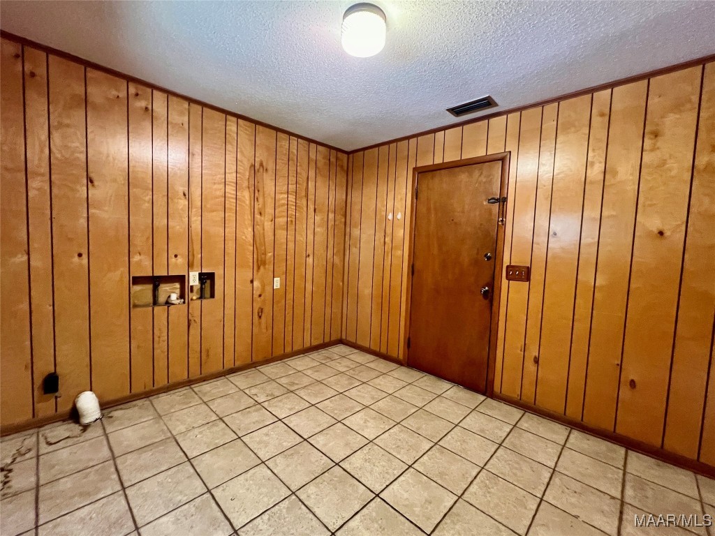 702 W Hemlock Avenue