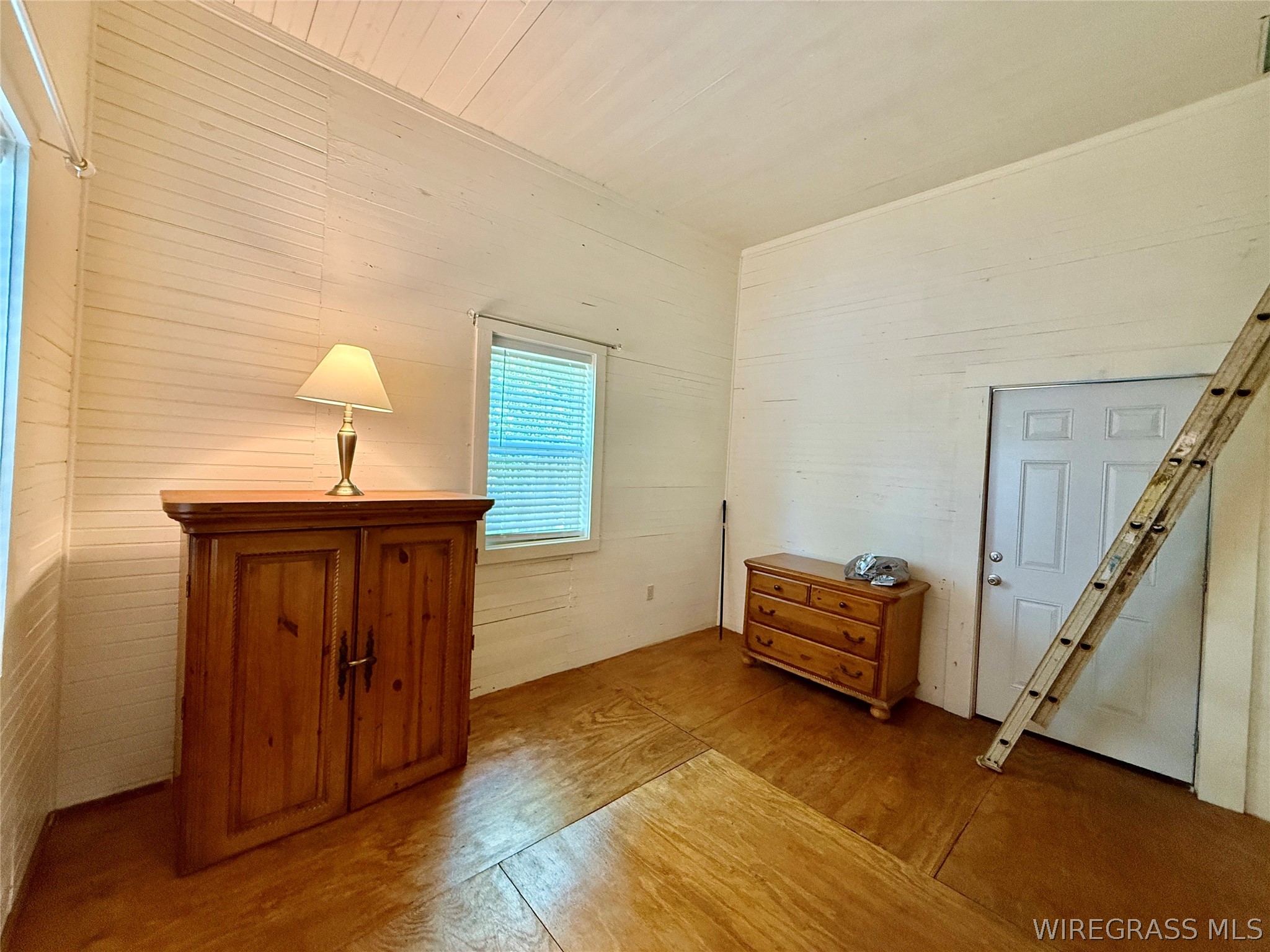 204 W Line Street