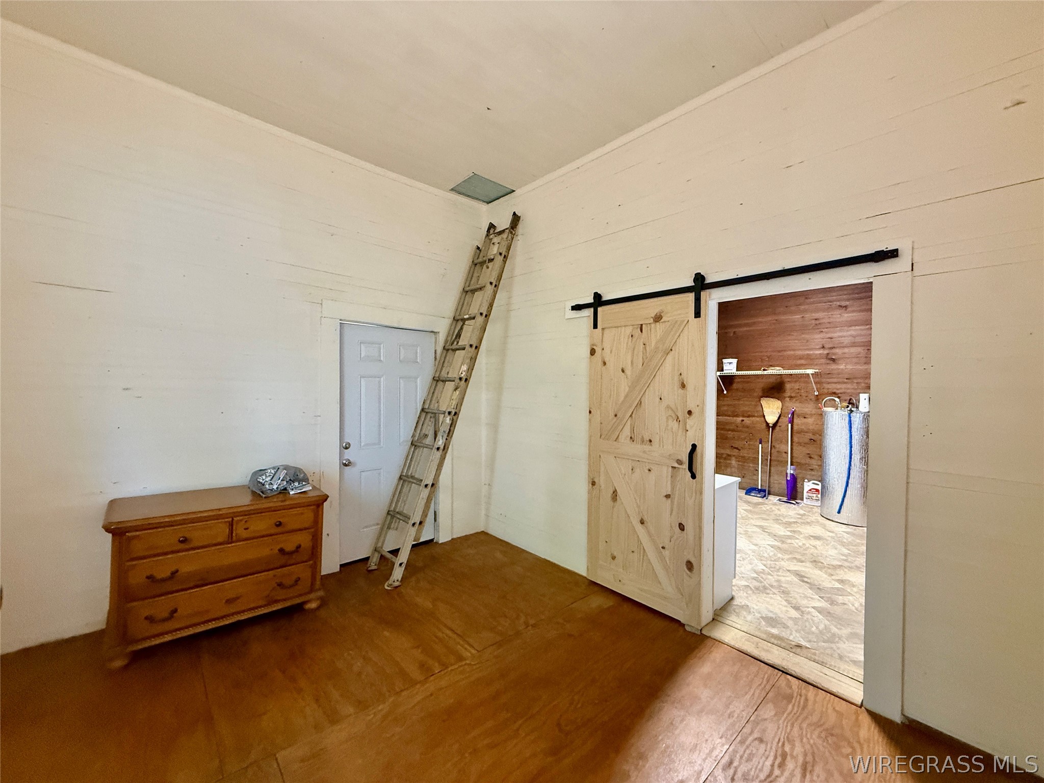 204 W Line Street