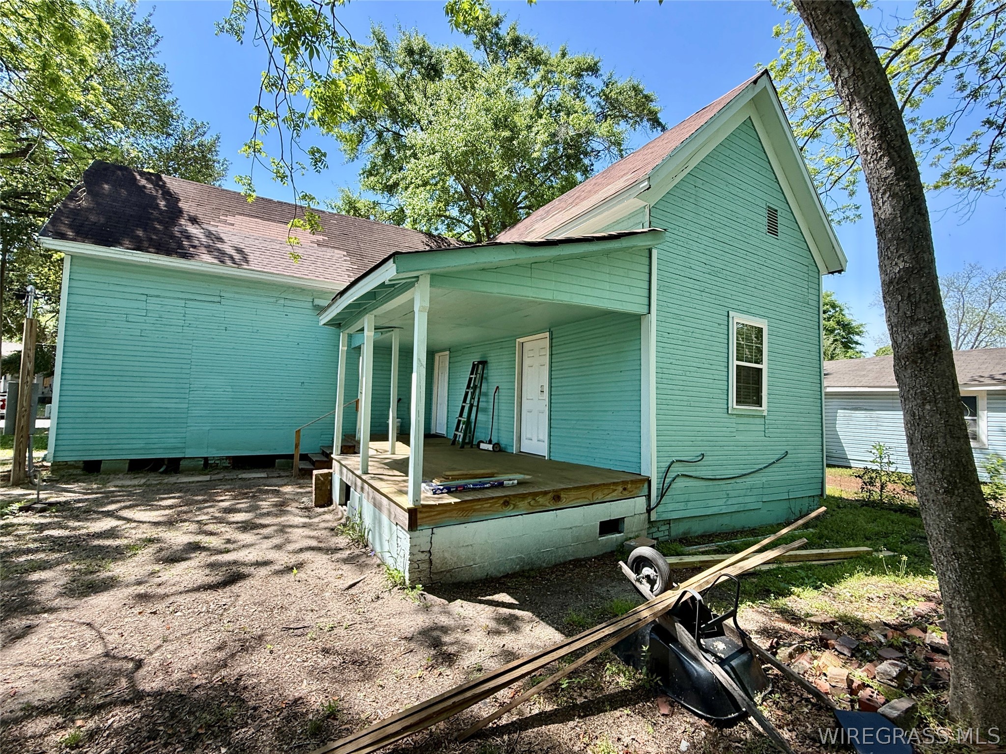 204 W Line Street