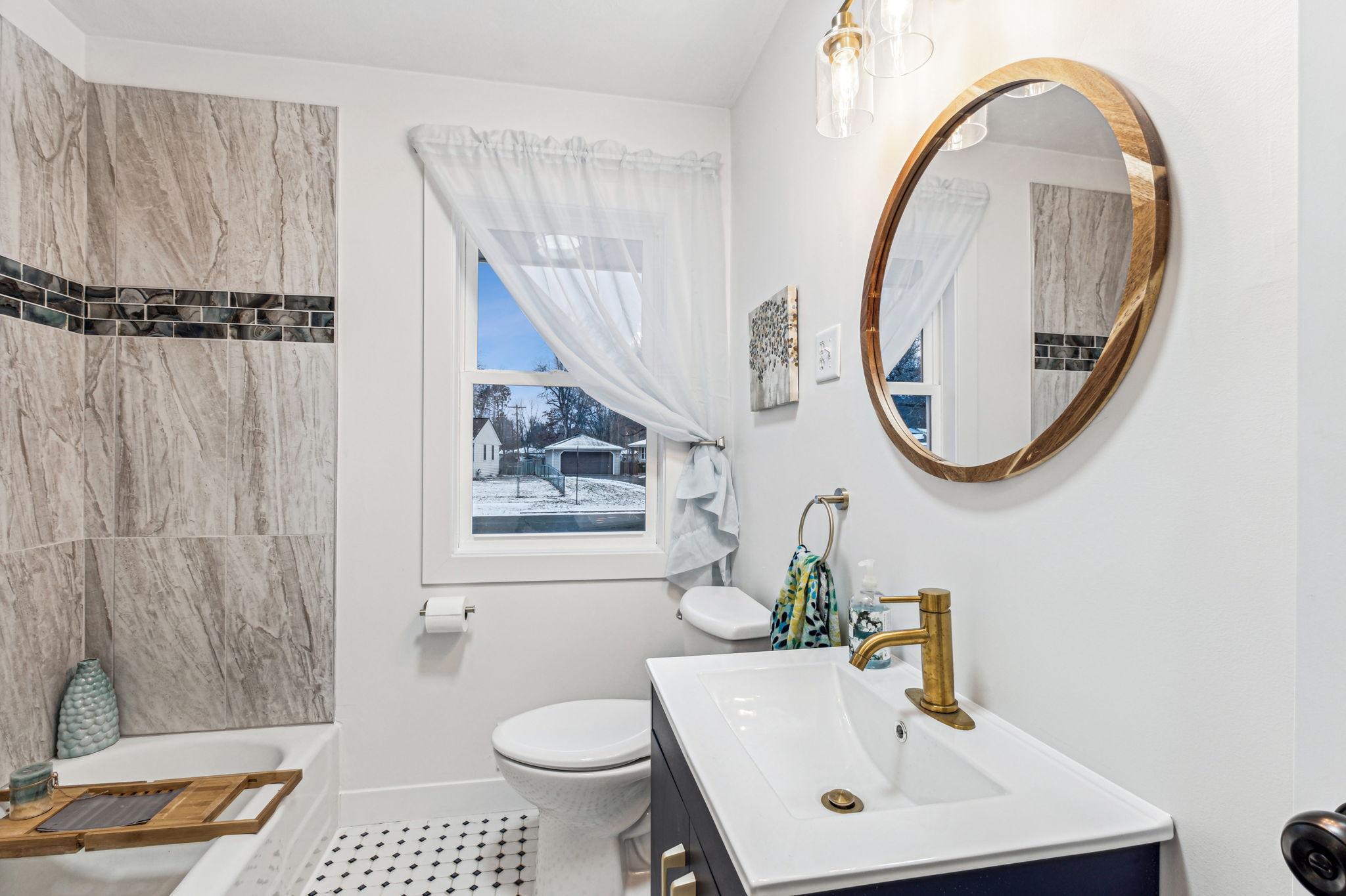 256 Territorial Road NE