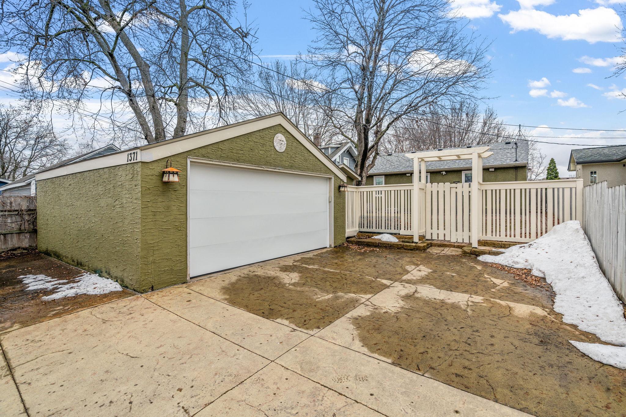 1371 Wellesley Avenue