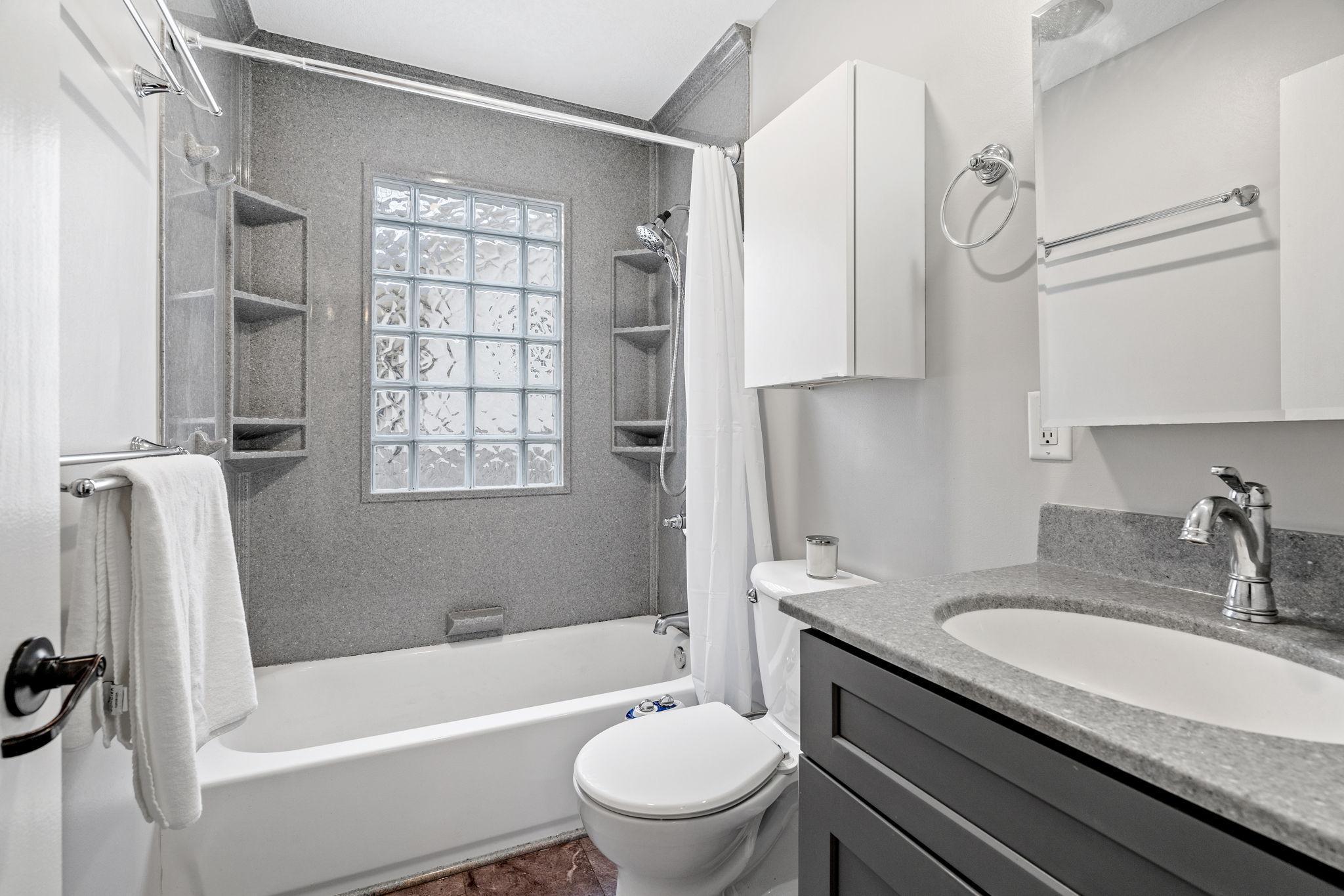 1371 Wellesley Avenue