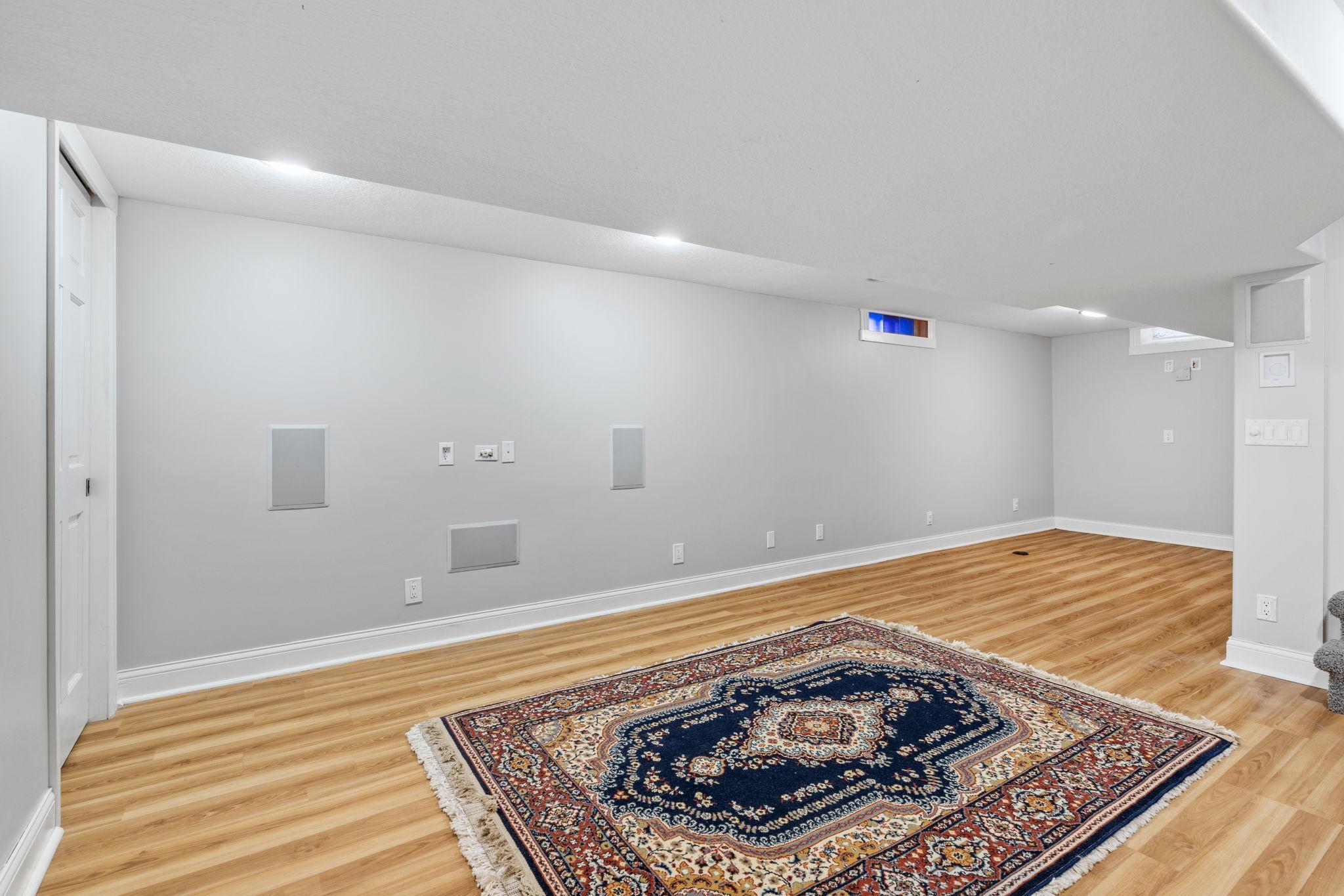 1371 Wellesley Avenue